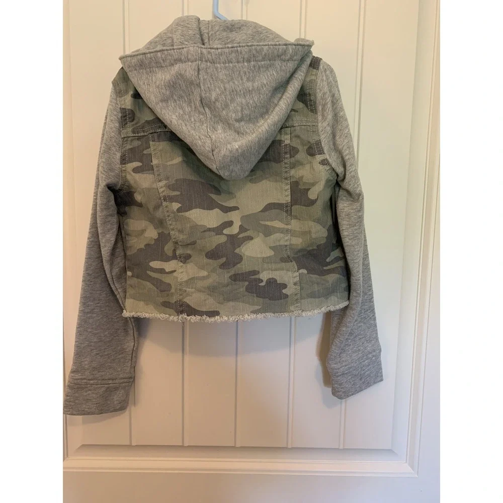 Childrens Place Girls Size 7/8 Green Camo‎ And Grey Hooded Jacket
